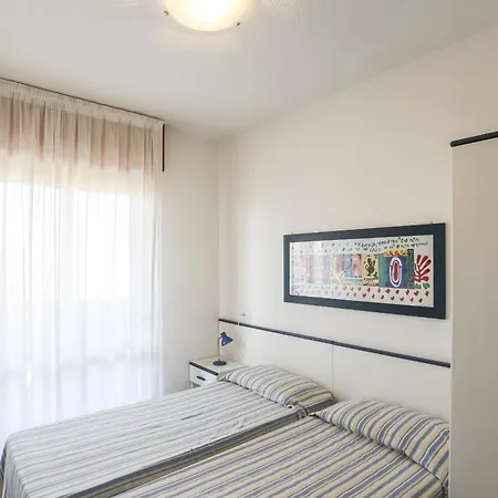 Residence Holiday * פורטו סנטה מרגריטה די קאורלה